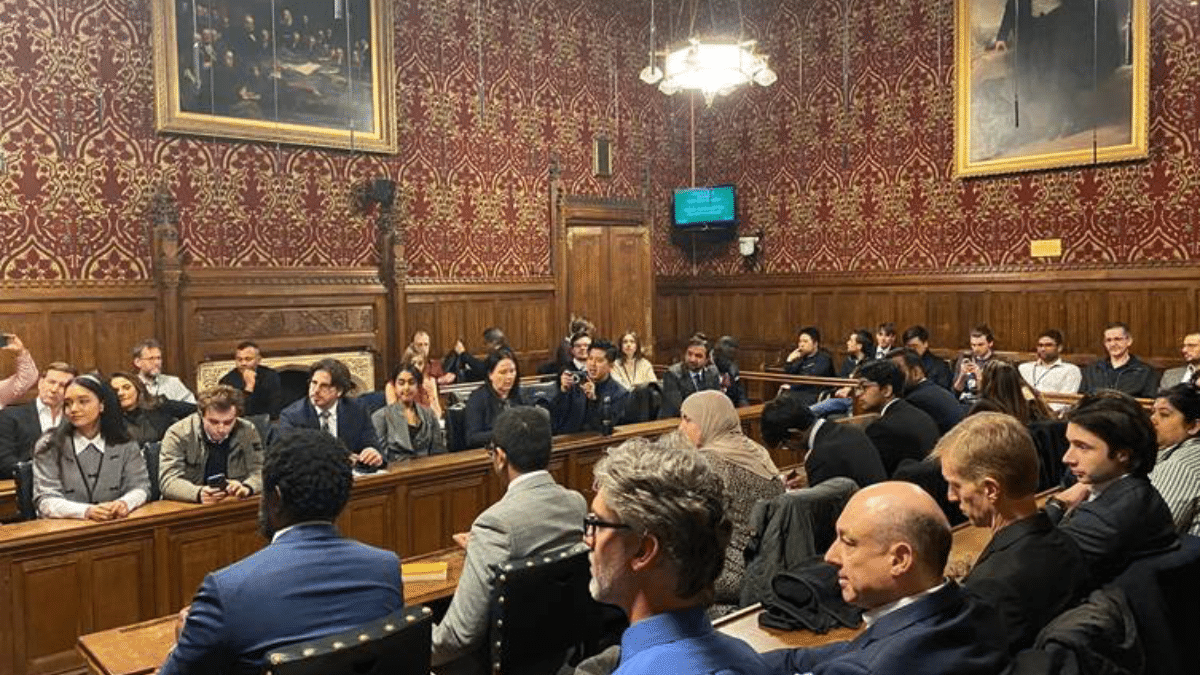 Fintech leaders urge stricter AI regulation