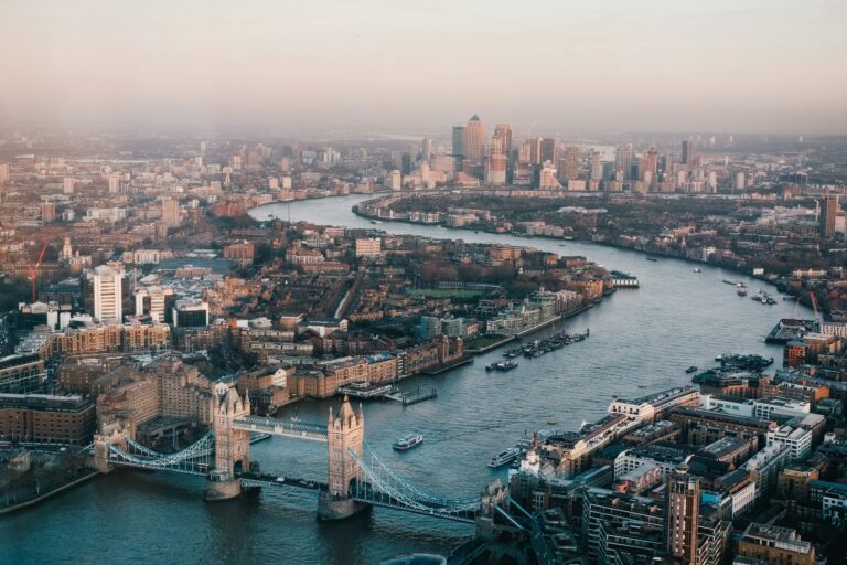 InvestorHub expands into UK