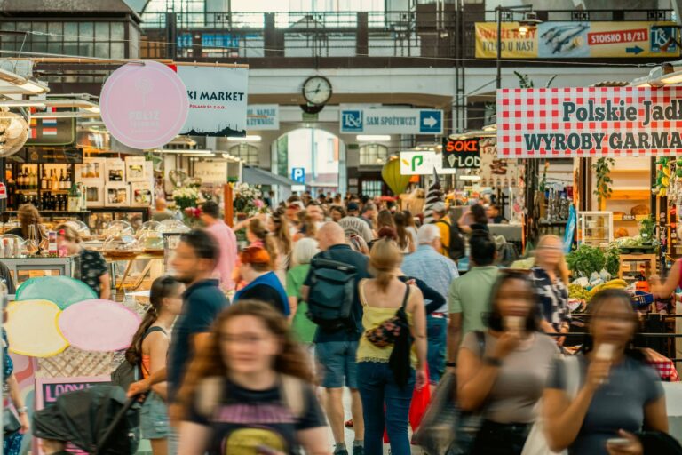 Business leaders and consumers differ on delivery, survey finds